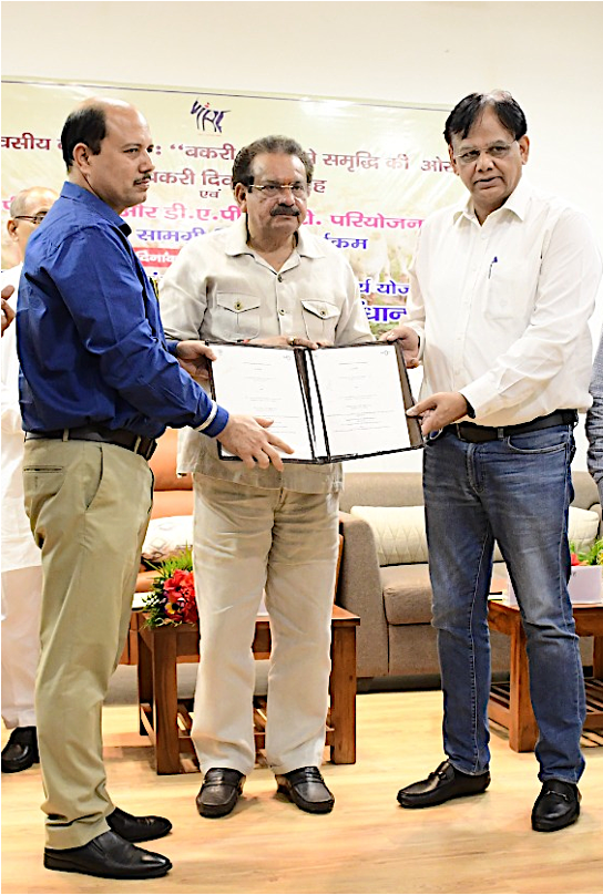 MoU Signing by representative of Shunya Agritech & ICAR-CIRG in presence of Prof. S. P. Singh Baghel, Hon’ble Minister of State, Fisheries, Animal Husbandry & Dairying, Government of India to research on hydroponic fodder and impact on goat health and productivity